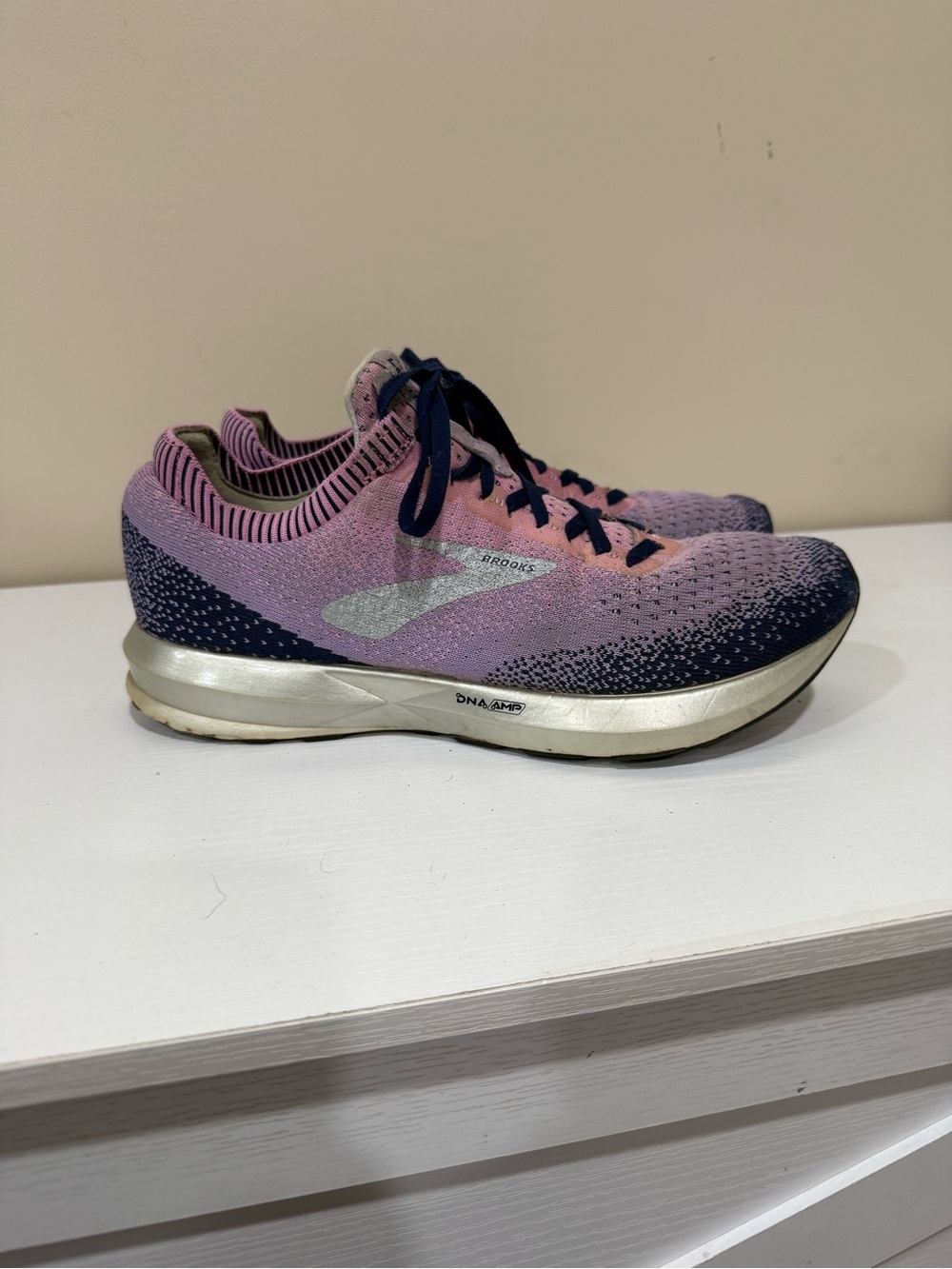 Brooks Levitate Women’s Size 10 Pink Navy DNA AMP Running Shoes